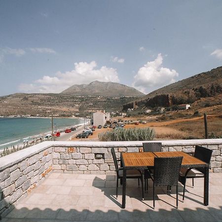 George Seafront Suites Néon Oítilon Exterior foto